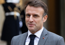 Президент Франции сдержанно отозвался о лишении актера госнаграды
