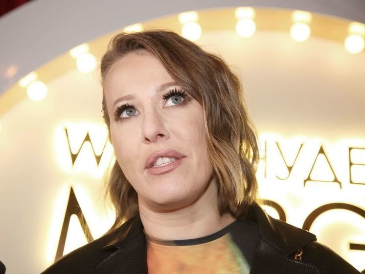 Собчак появилась на вечеринке Ивлеевой без бюстгальтера в прозрачном платье