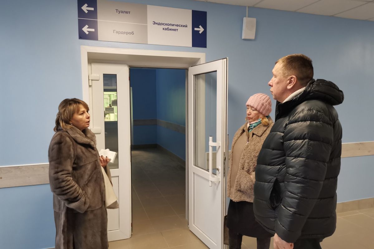 «Партийный десант» оценил ход ремонта поликлиники в Волгореченске