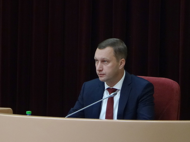 Губернатору Саратовской области Роману Бусаргину заморозили зарплату