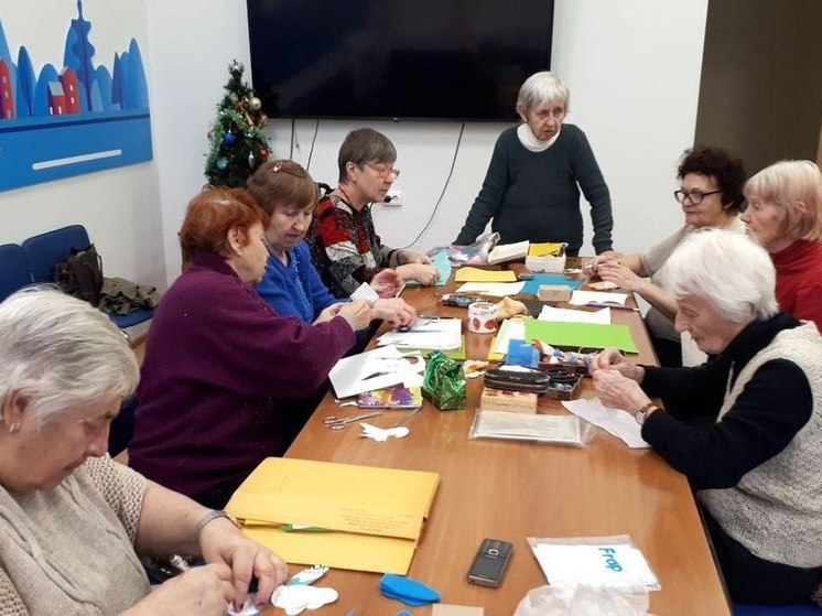 Для активных долголетов Серпухова продолжаются творческие уроки
