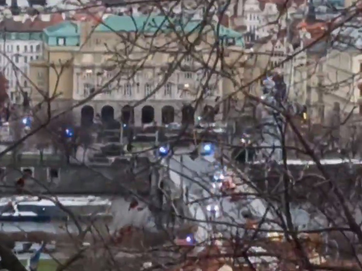 Появилось видео с места стрельбы в Праге
