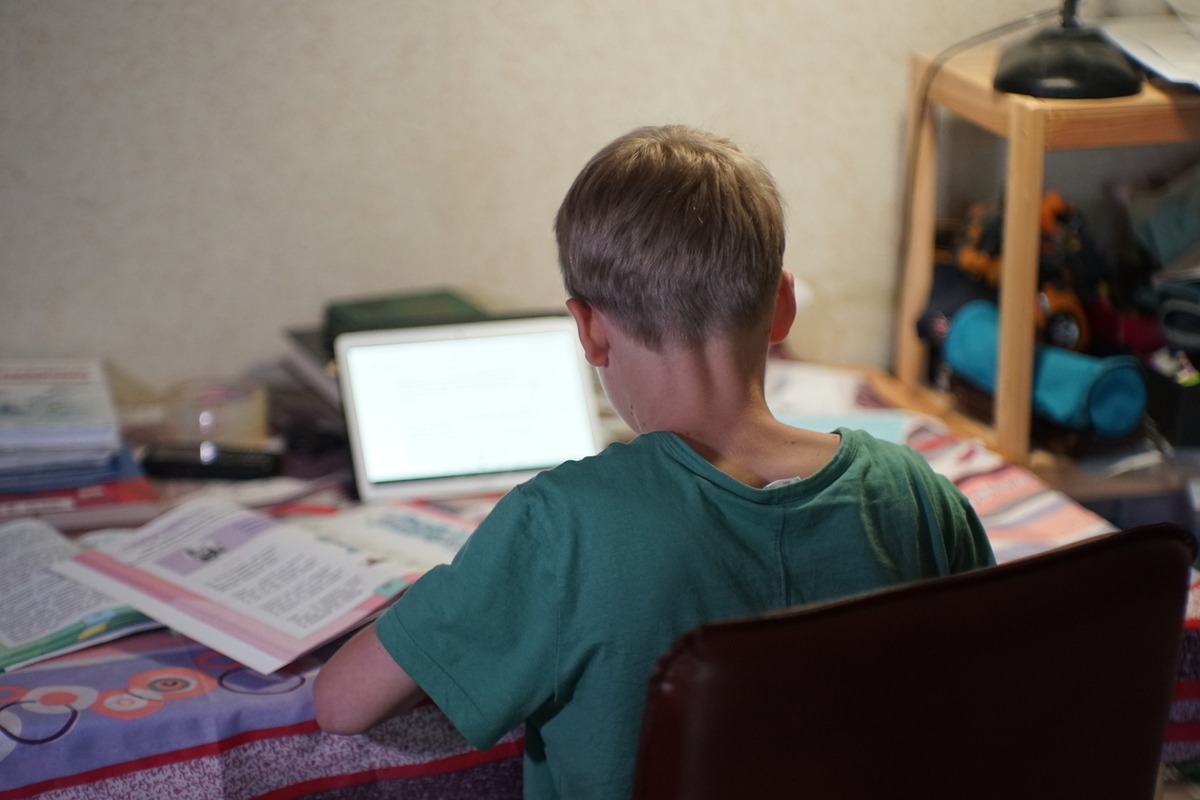 В Ленобласти с 1 января вырастут выплаты на детей под опекой