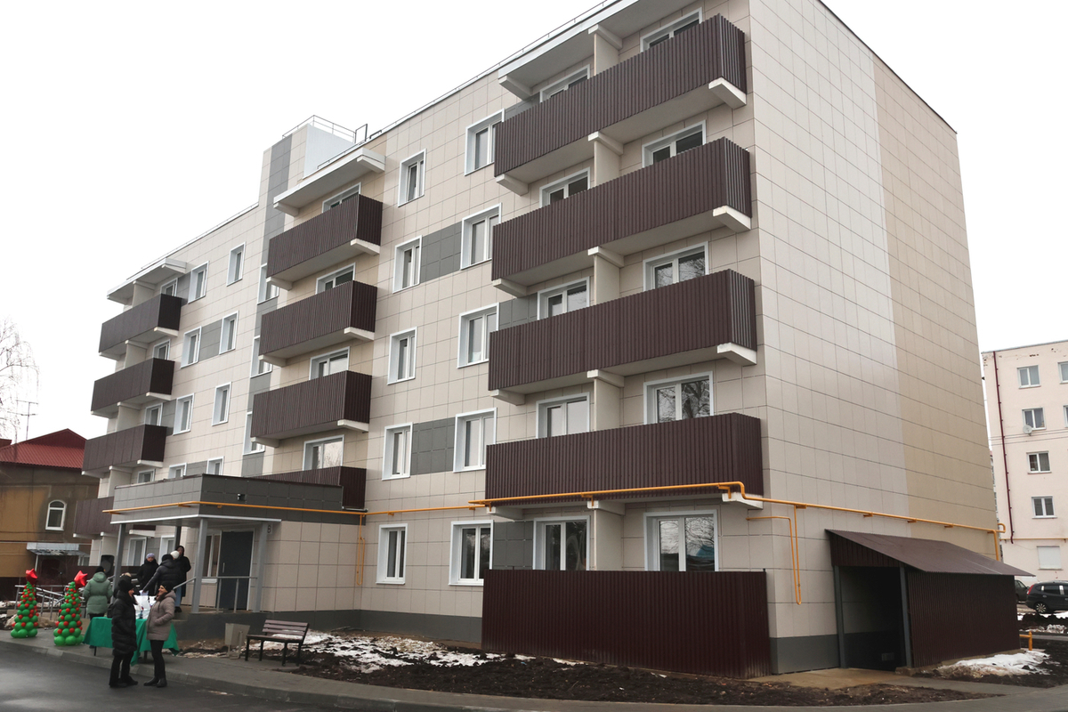 Жители Лебедяни получили новые квартиры вместо аварийного жилья
