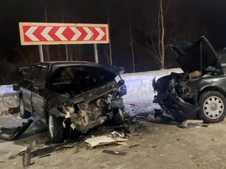 В Новом Уренгое столкнулись 3 авто: пострадали 2 человека