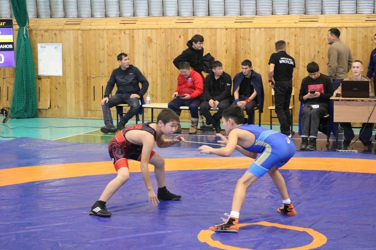 Борцовский турнир в Бурятии собрал 265 юных спортсменов