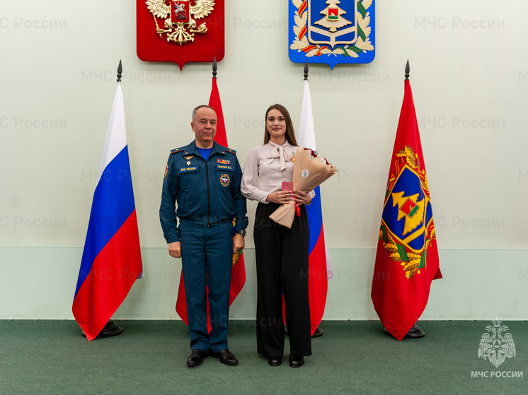 Сотруднице брянской налоговой службы вручили медаль за спасение тонувшего мальчика