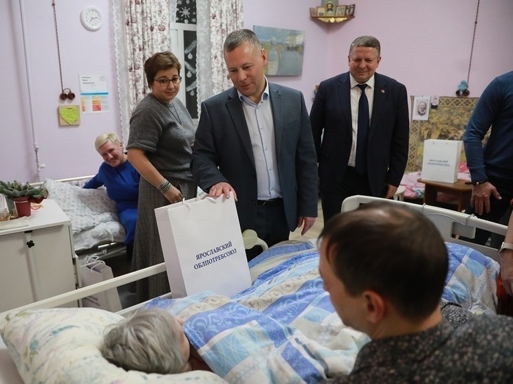 Михаил Евраев посетил Дом милосердия и осмотрел самую высокую колокольню региона