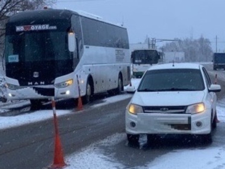 В Великом Новгороде в результате ДТП пострадал пассажир автобуса