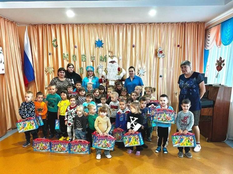 «Единая Россия» запустила новогоднюю акцию для детей Херсонской области