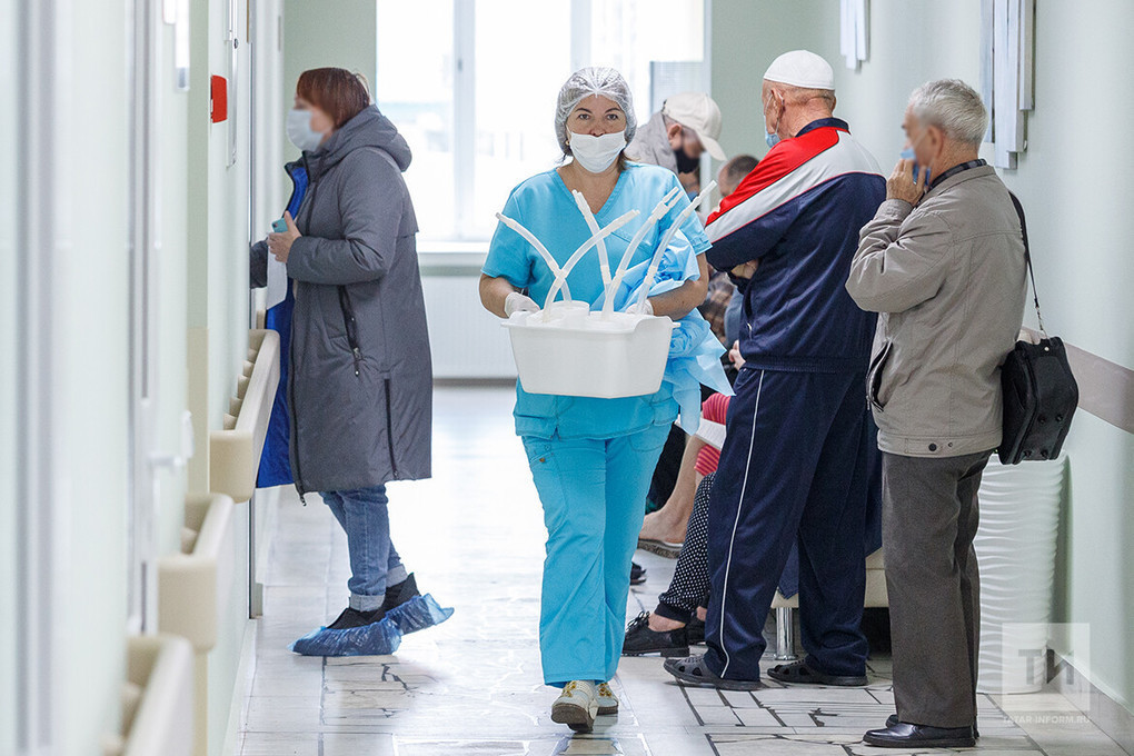 В Татарстане из-за гриппа и ОРВИ резко выросла нагрузка на поликлиники и скорую помощь