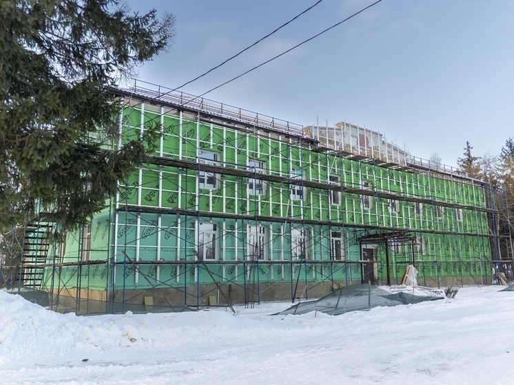 В Орловской области закончили ремонт кровли поликлиники Должанской ЦРБ