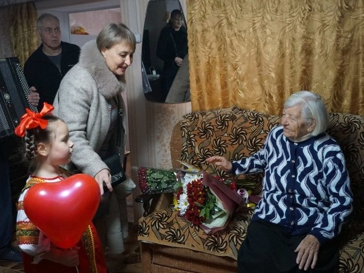 В Грачёвском округе участница Великой Отечественной войны отмечает вековой юбилей