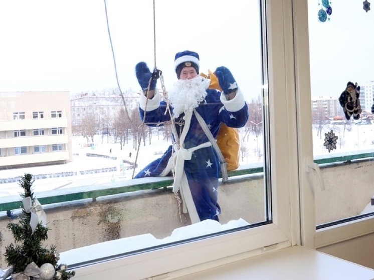 Дед Мороз поздравил маленьких пациентов центра Илизарова