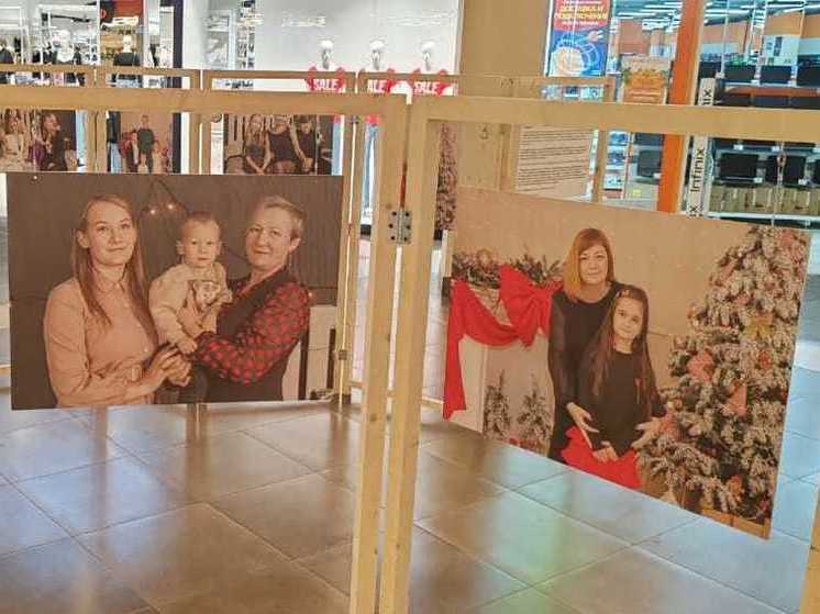 В Курске заработала фотовыставка «Семьи героев» о родных участников СВО