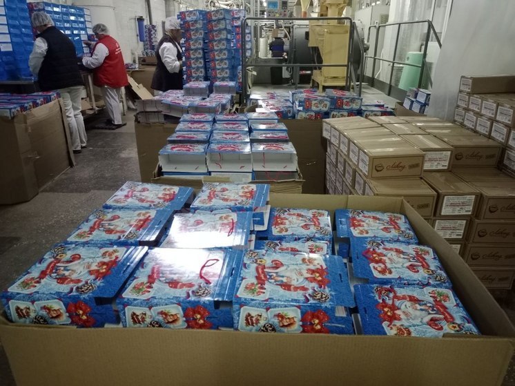 Донбасская кондитерская фабрика накормит детей конфетами в Новый год