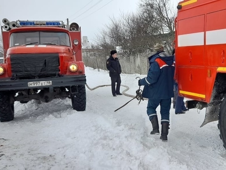 В Курской области потушили пожар в гараже с автомобилем