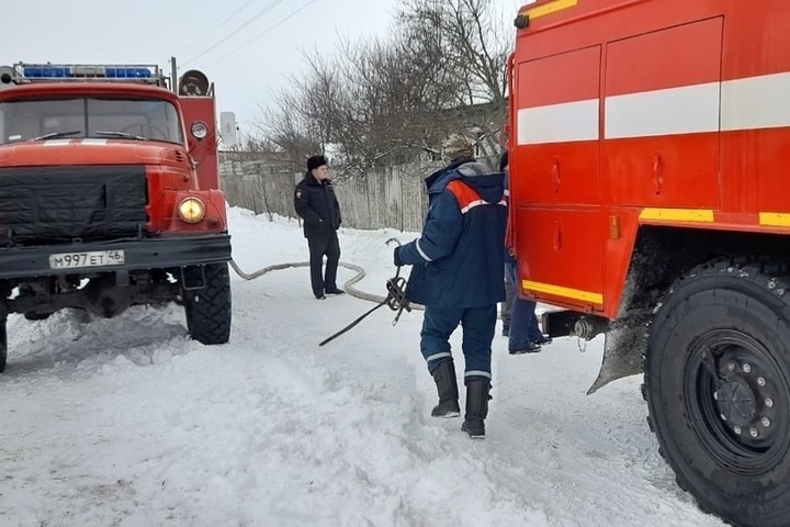 В Курской области потушили пожар в гараже с автомобилем