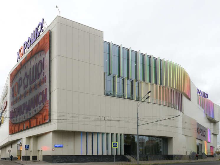 Ventilation caught fire in a shopping center in the north of Moscow