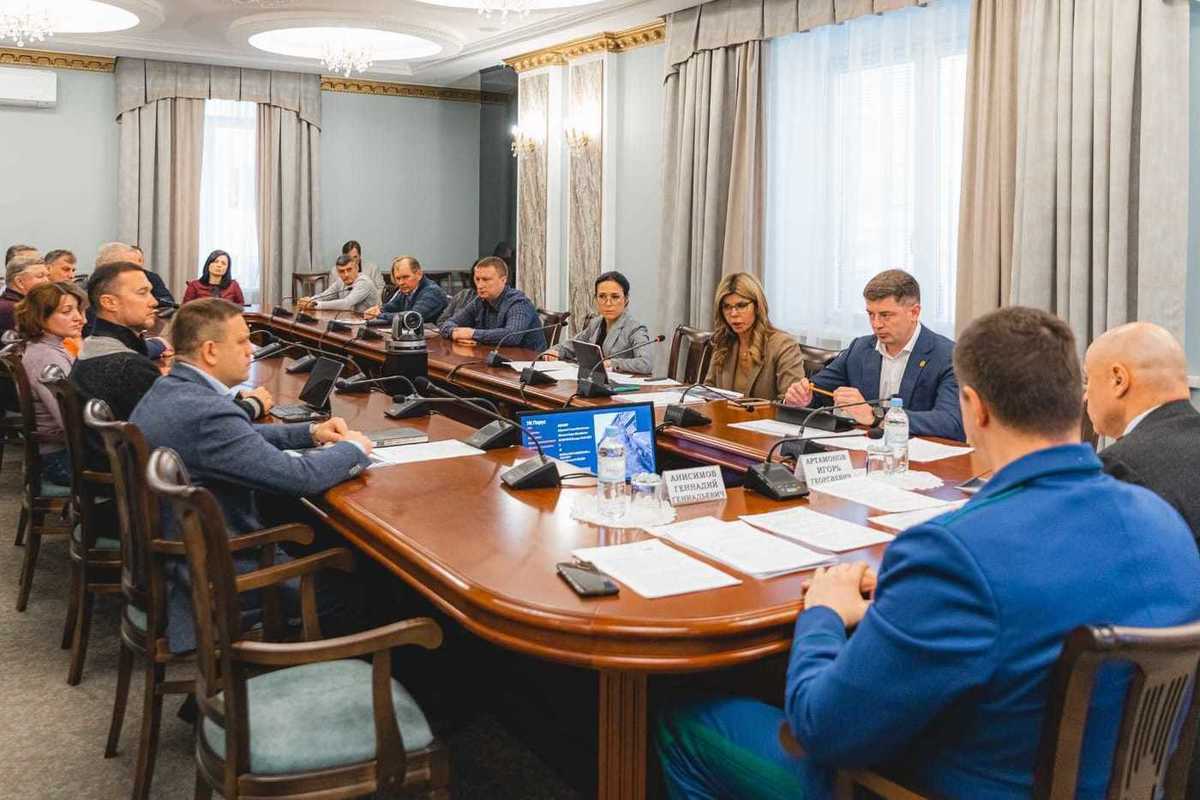 Глава Липецкой области встретился с руководителями местных УК