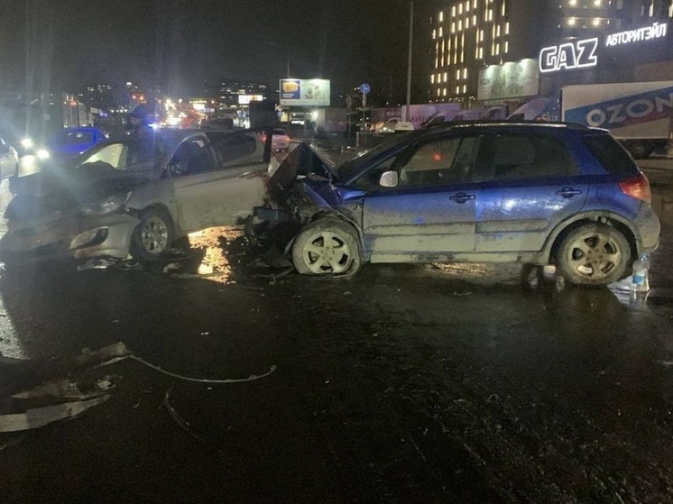 В Ростове возле Мегамага в ДТП пострадали двое