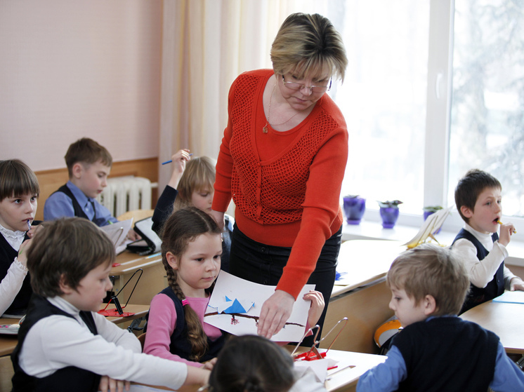 Детский омбудсмен Свердловской области: и для педагогов надо ввести запрет на использование телефонов