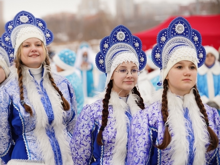 Это рекорд: самый большой в России  хоровод Снегурочек зафиксирован в Кузбассе