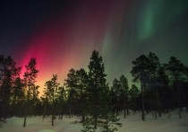 На севере России, включая Мурманскую область, можно увидеть удивительное природное явление – яркие сполохи на небе