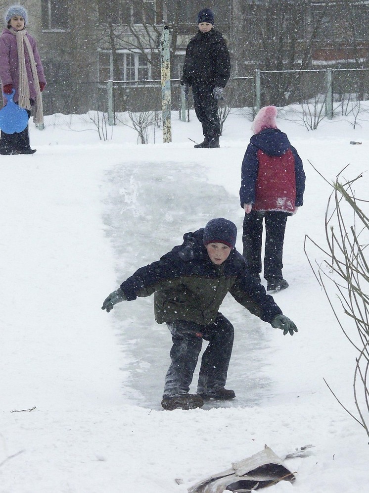 Спасатели Подмосковья напомнили об опасности стихийных горок