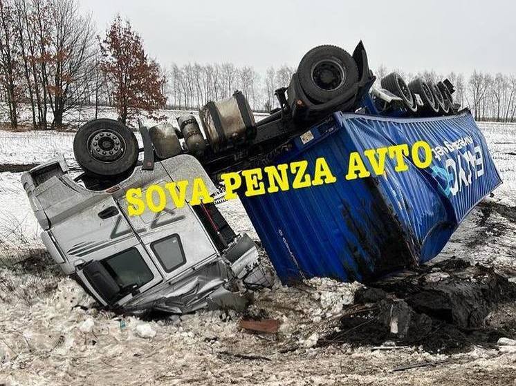 В Пензенской области большегруз опрокинулся на крышу