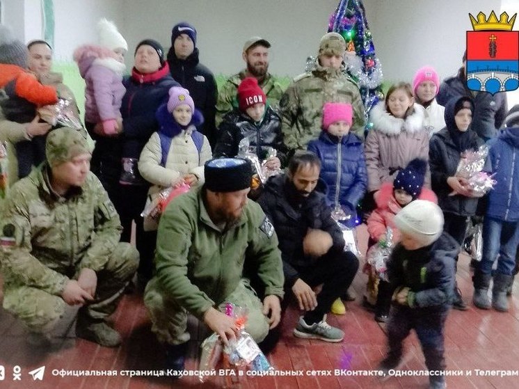 Военнослужащие Ставропольского края вручили подарки детям села Вольная Украина