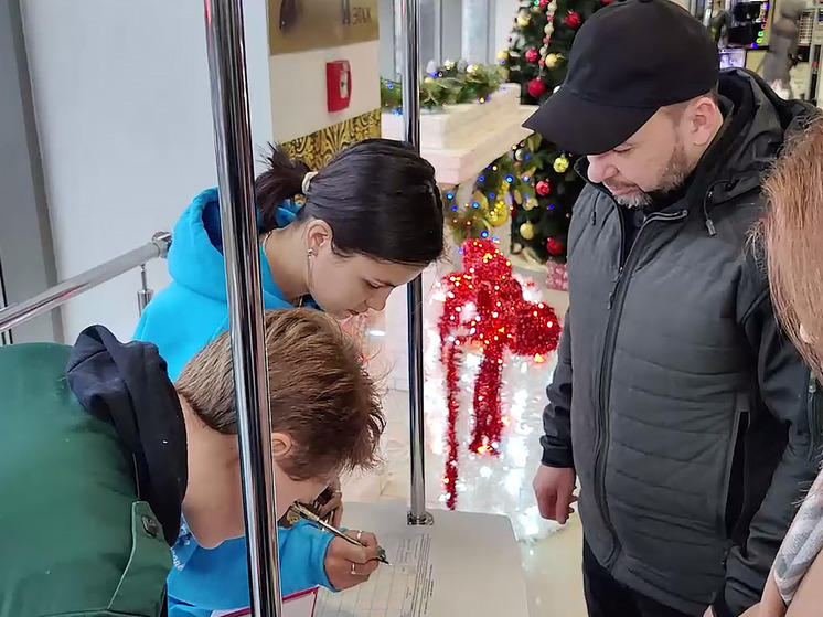 Сбор подписей за кандидатуру Владимира Путина на президентских выборах начался в Донецке