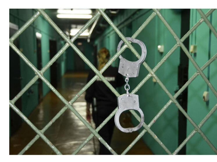 В Рославльском районе полицейские задержали подозреваемую в убийстве сожителя