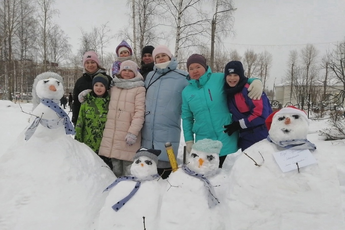 Северодвинцы слепят сотню снеговиков в парке
