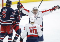 Овечкин догнал сразу троих хоккеистов по сыгранным матчам в НХЛ

Россиянин Александр Овечкин не смог отличиться забитыми голами в матче НХЛ, в котором его «Вашингтон Кэпиталз» принимал «Тампа-Бэй Лайтнинг»