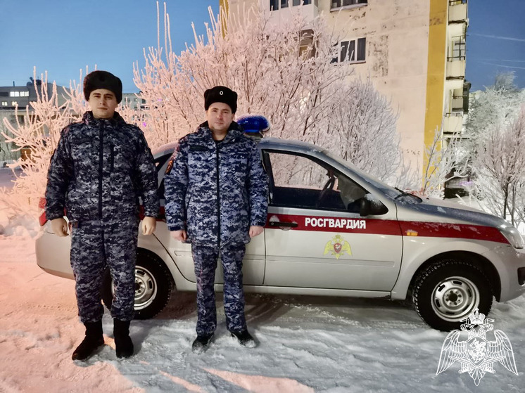 Заполярные росгвардейцы помогли потерявшему сознание мужчине