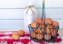 Жители краевой столицы возмущены ценами на куриные яйца. Горожане выложили в социальных сетях фотографию, где яйца в магазине стоят от 150 до 175 рублей в зависимости от размера.