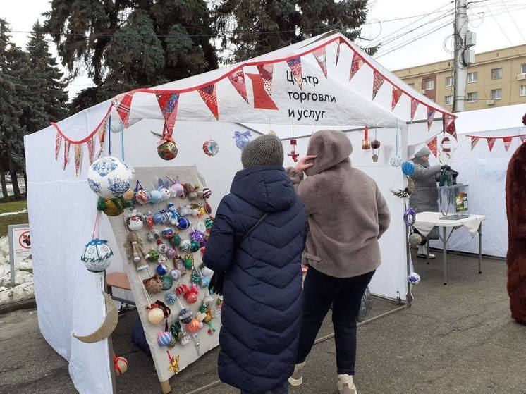В Первомайском парке Курска прошла предновогодняя благотворительная ярмарка