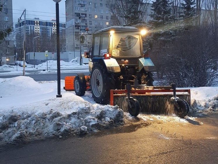 В Пензе ведут борьбу с последствиями ночного снегопада