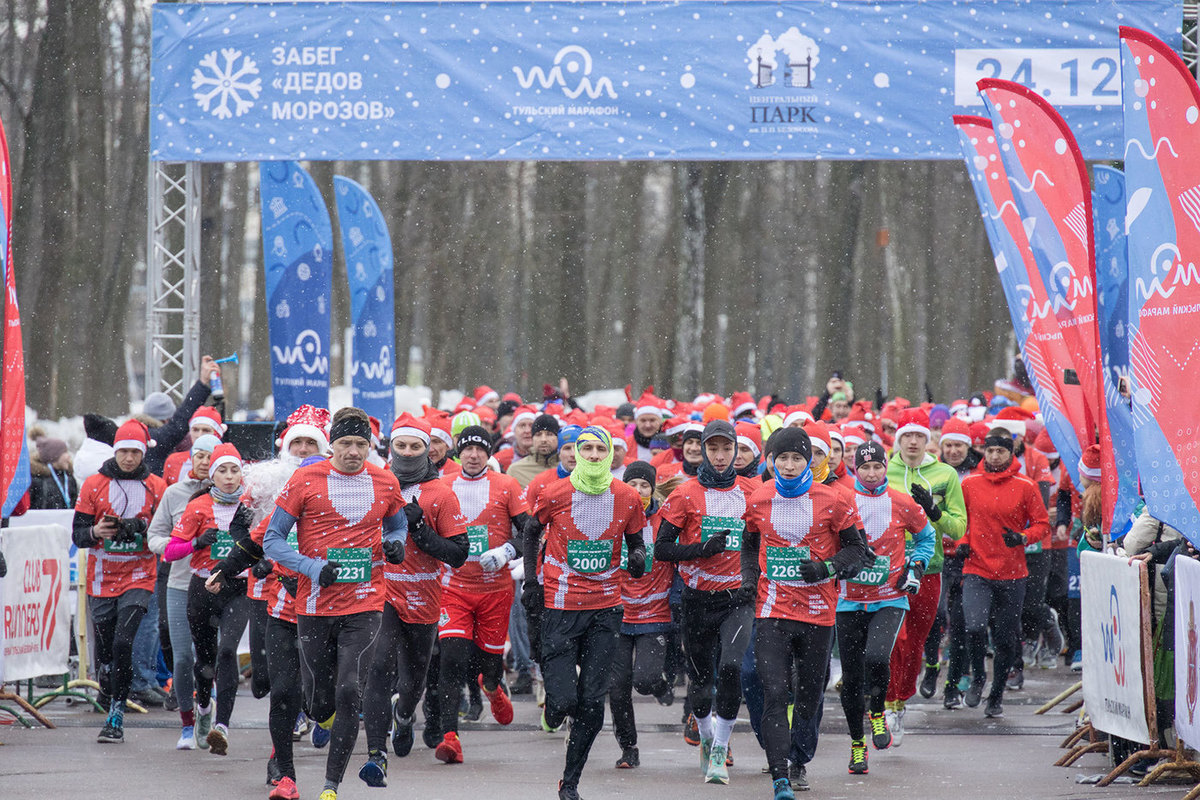 Более 800 туляков стартовали в забеге Дедов Морозов