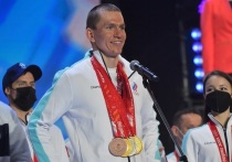 Большунов стал победителем скиатлона на четвёртом этапе Кубка России