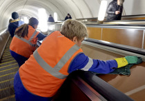 В вагоне московского метро на фиолетовой ветке повздорили пассажиры - все закончилась поножовщиной