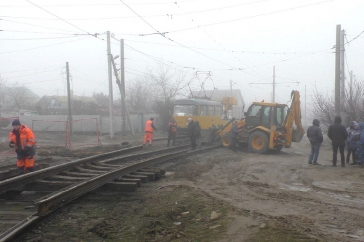 В Волгограде на улице Шефской восстановили трамвайные пути