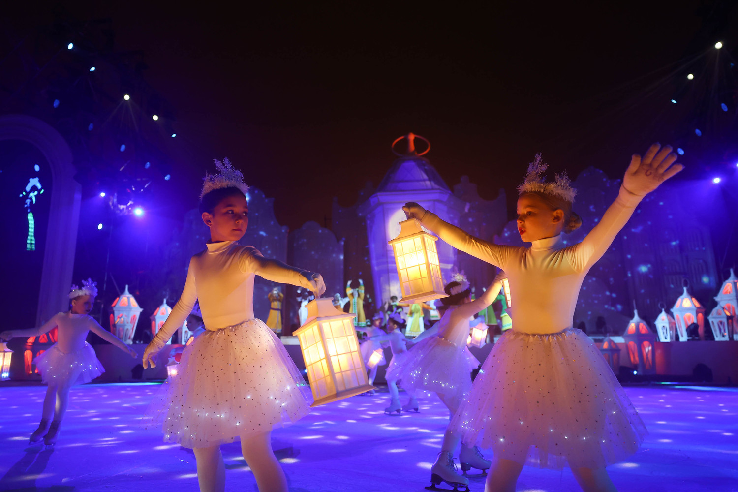 В Астраханском кремле загорелся новогодний «Волшебный фонарь»: большой фоторепортаж