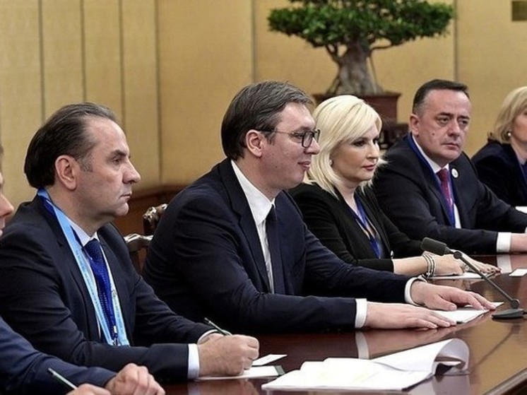 Вучич проводит заседание совета национальной безопасности из-за протестов в Белграде