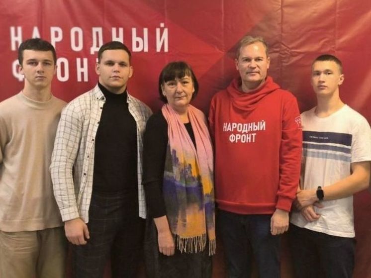 В Воронеже приступили к сбору подписей за выдвижение Владимира Путина