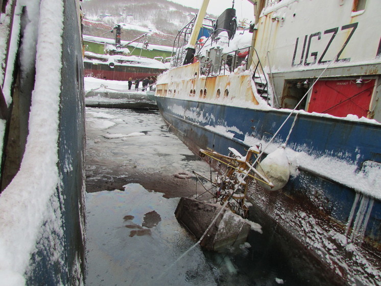 Камчатскую бухту очистят от 28 судов-утопленников