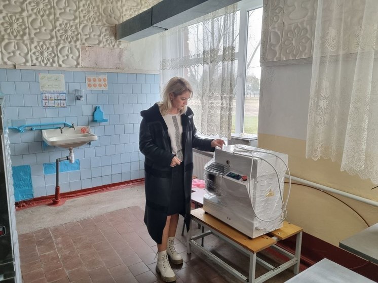 Депутат Херсонской облдумы проверила питание в Михайловской школе