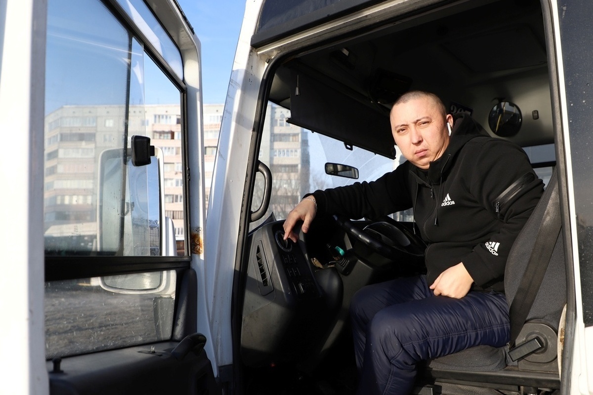 Спринтер с водителем. Водитель в ц новосибирск. Парень за рулем. Обучение водителей на категорию е. Приглашаем водителей категории е.
