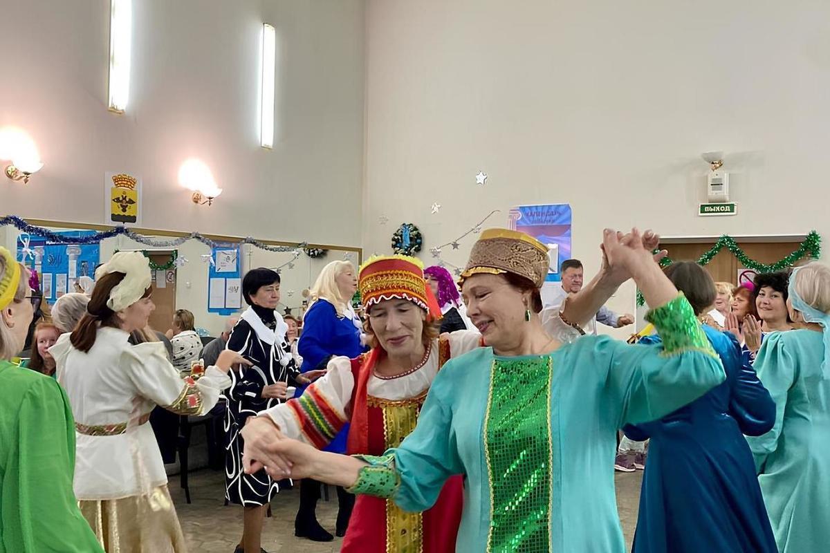В Новороссийске провели новогоднее торжество для пенсионеров